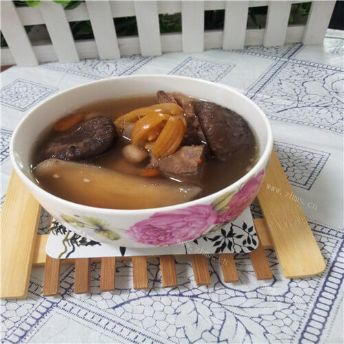 灵芝黄豆猪骨汤