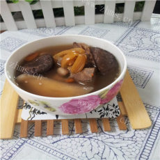 灵芝黄豆猪骨汤