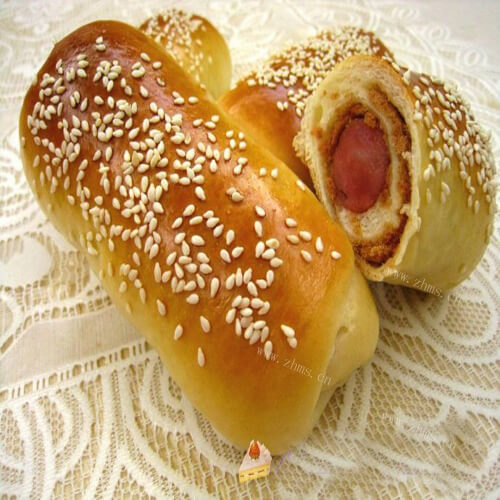肉松烤肠面包