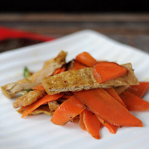 红萝卜炒脆豆腐
