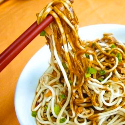 豆酱蒜香牛肉拌面