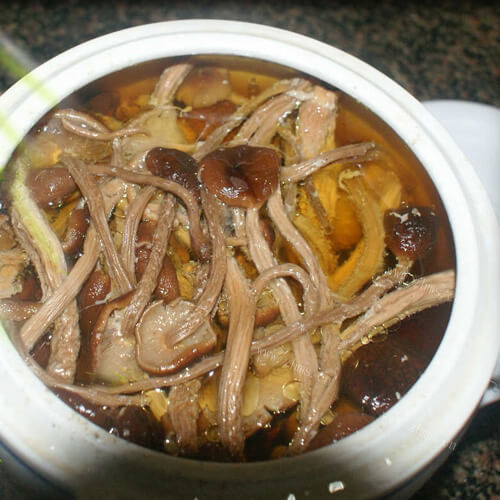 茶树菇鸡汤