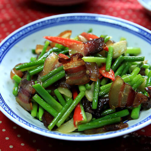 腊肉炒蒜苔