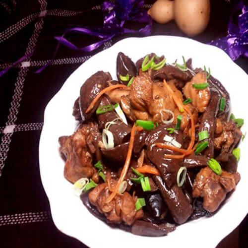 红蘑炖鸡肉