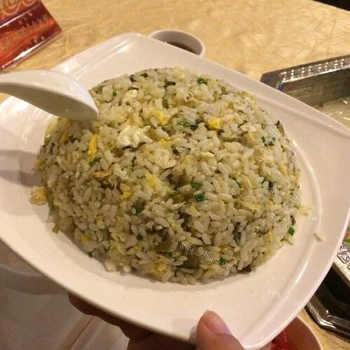 酸菜鸡蛋炒饭