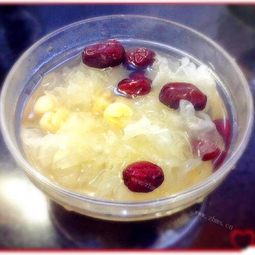 红枣莲子银耳羹