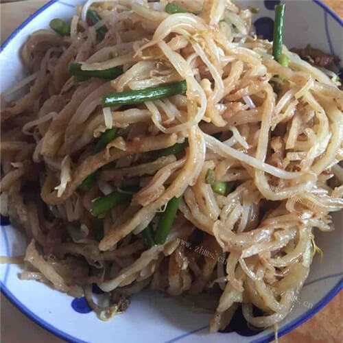 豆芽肉丝炒饼