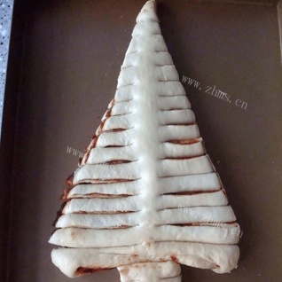 美味圣诞树千层豆沙面包做法图解2)