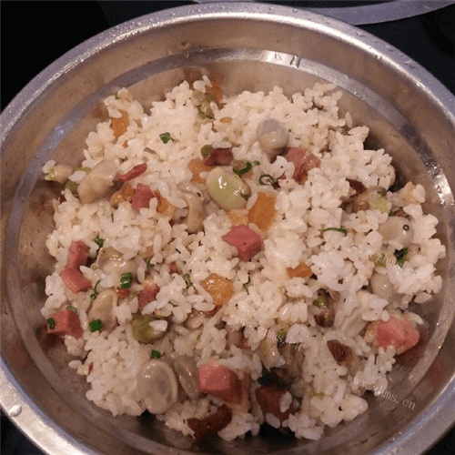 蚕豆火腿焖饭