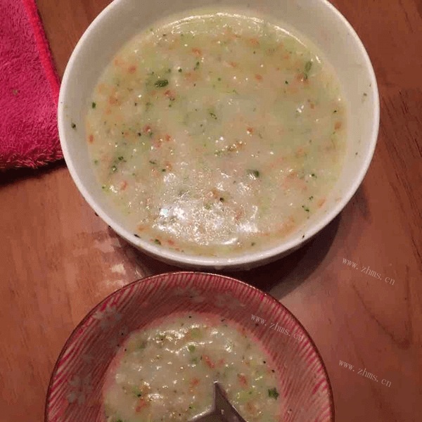 胡萝卜西兰花瘦肉粥做法图解3)