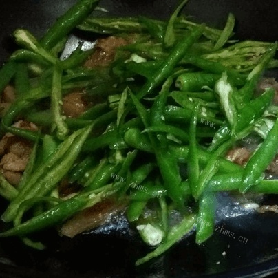 苕皮辣椒回锅肉做法图解8)
