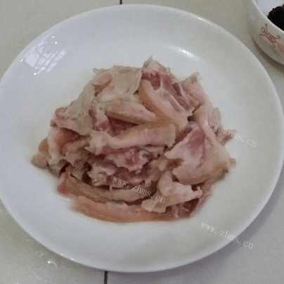 苕皮辣椒回锅肉做法图解2)