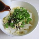 自制饺子皮版油泼面做法图解3)