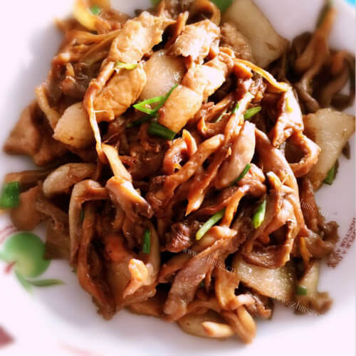 双孢菇炒肉片