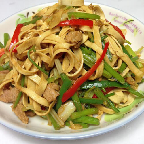 芹菜千张炒肉丝
