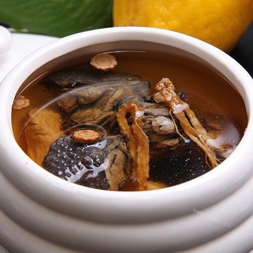 酒酿药膳乌鸡汤