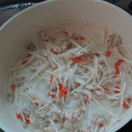 美味的萝卜丝炒肉做法图解6)