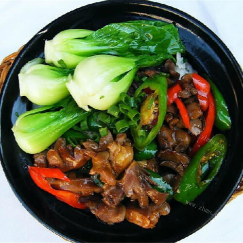 杂蔬腊肠煲仔饭