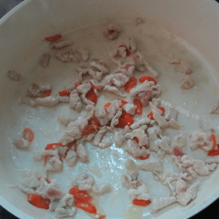 美味的萝卜丝炒肉做法图解4)