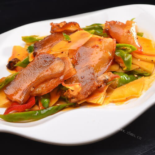 五花肉炖干土豆片