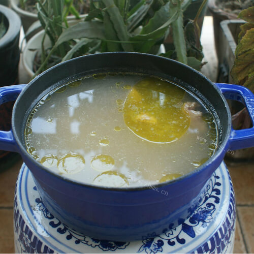 墨鱼鸡汤