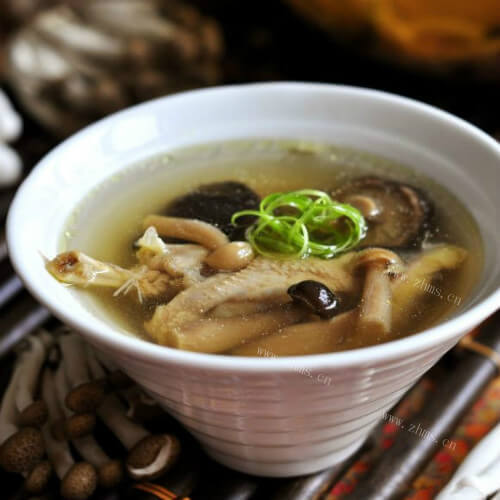 菌菇鲜鸡汤