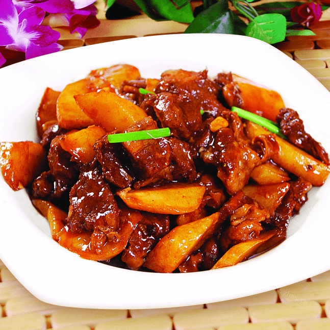 美味的土豆烧牛肉