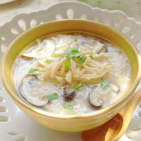 美味的香菇鸡肉粥