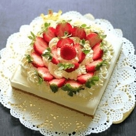 甜甜的草莓慕斯蛋糕