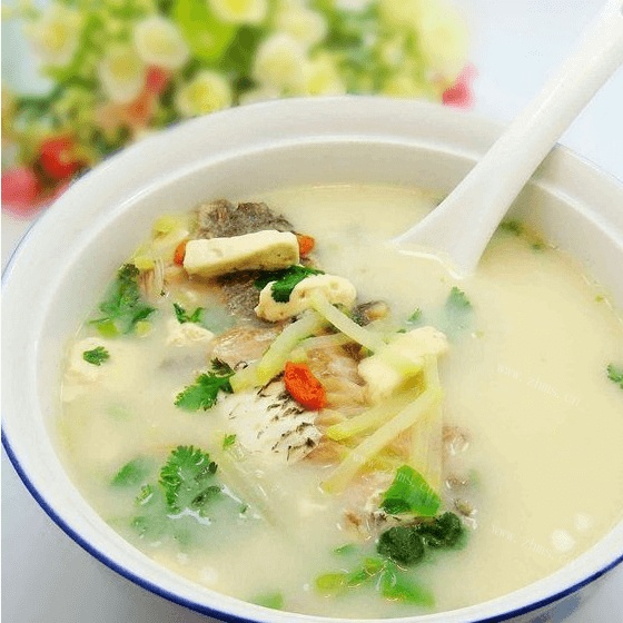 简单版鲫鱼豆腐汤