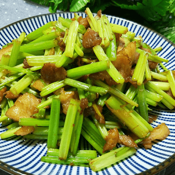 简单版芹菜炒肉