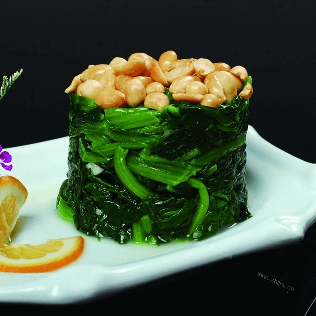 美味的果仁菠菜