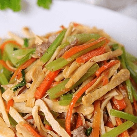 家常芹菜炒肉丝