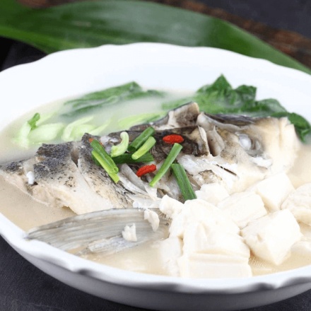 营养丰富的鱼头豆腐汤