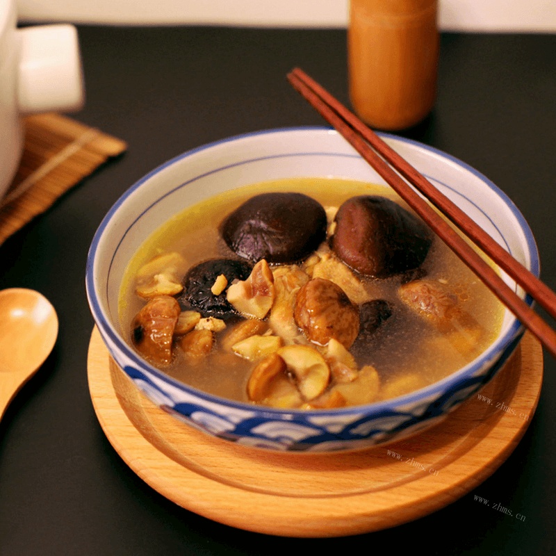 简单版香菇炖鸡汤