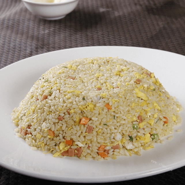 热腾腾的什锦炒饭