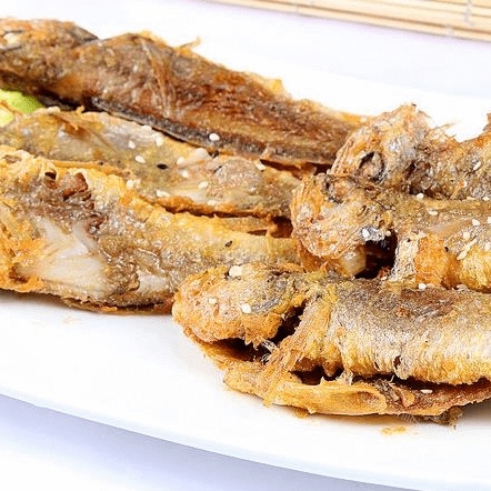 美味的油炸小黄鱼