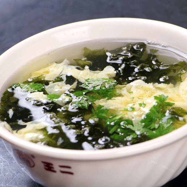 热腾腾的紫菜蛋花汤
