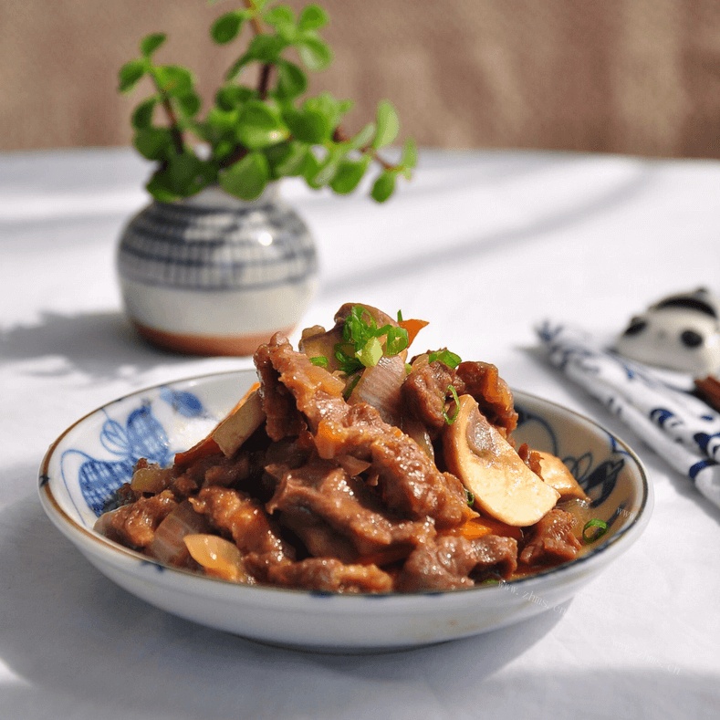 特色菜洋葱炒牛肉