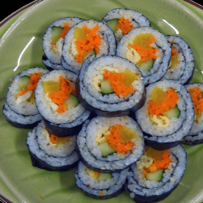 热腾腾的紫菜包饭