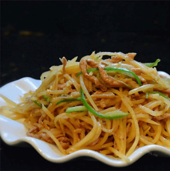 家庭版土豆丝炒肉