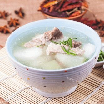 美味的排骨萝卜汤