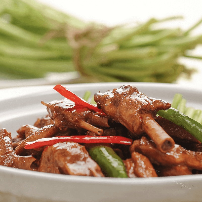 色香味俱全的红烧鸡块