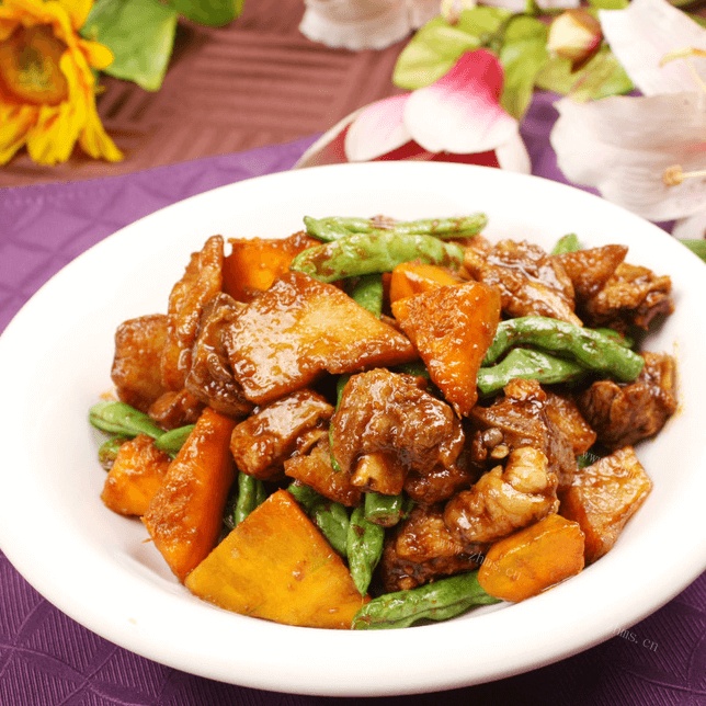 美味的五花肉炖豆角
