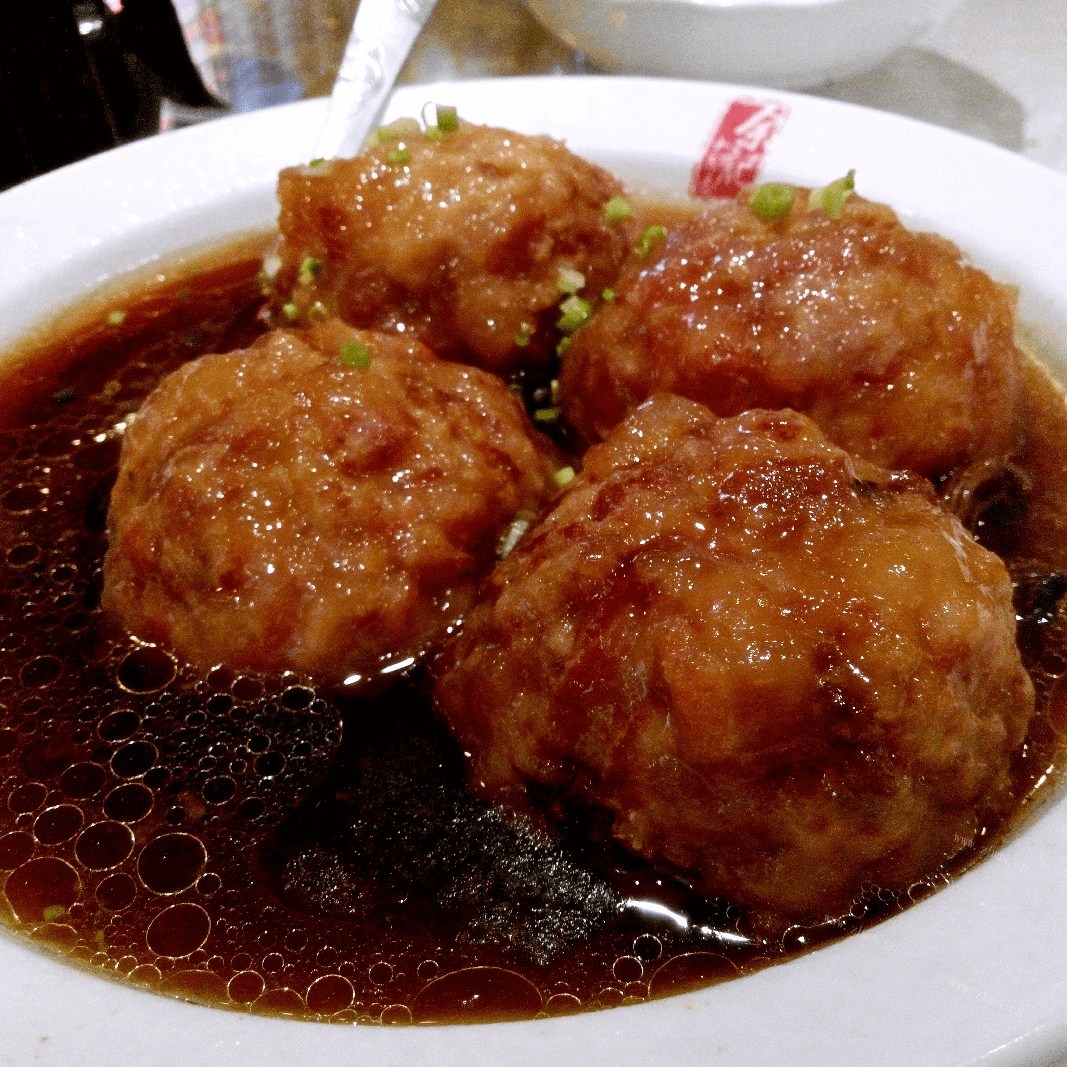 绿色美食四喜丸子