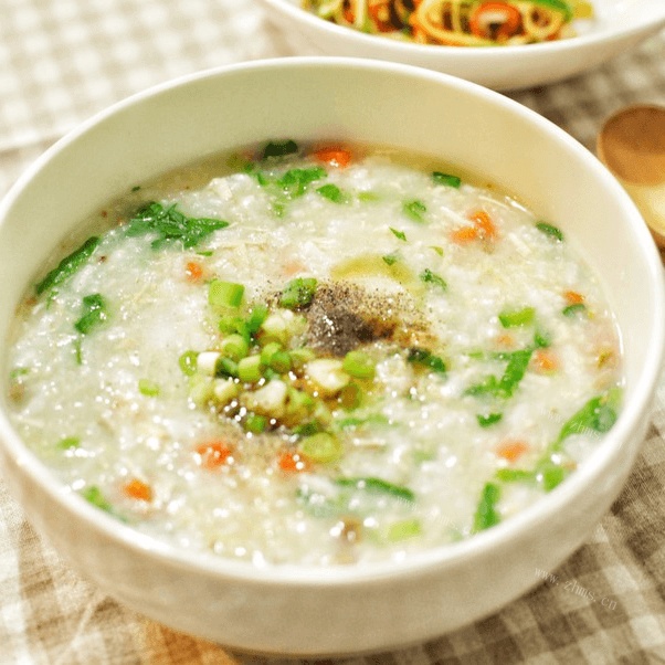 香喷喷的香菇鸡肉粥
