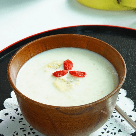 美味的牛奶燕麦粥