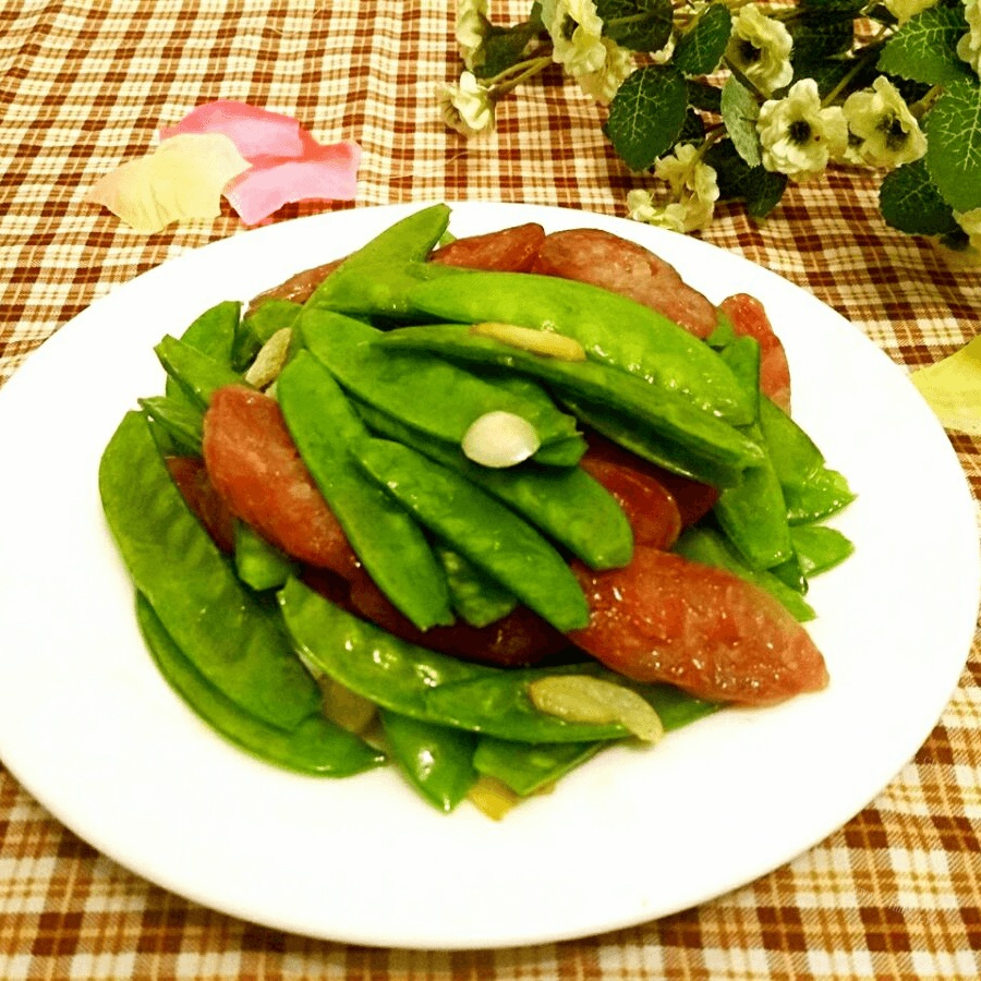 诱人的荷兰豆炒腊肠