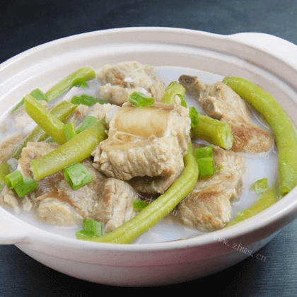 美味的五花肉炖豆角