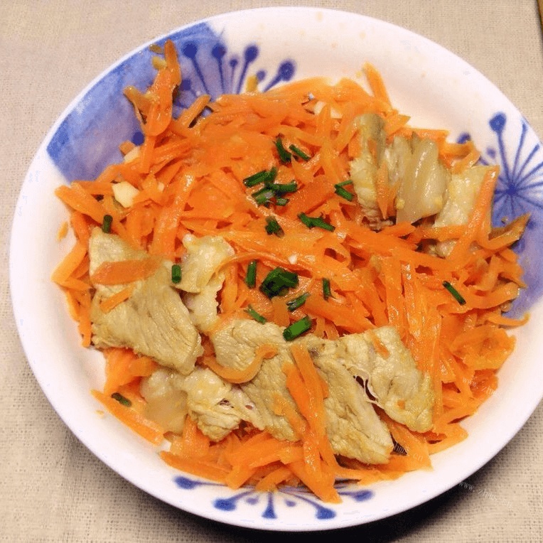 美味的红萝卜炒肉